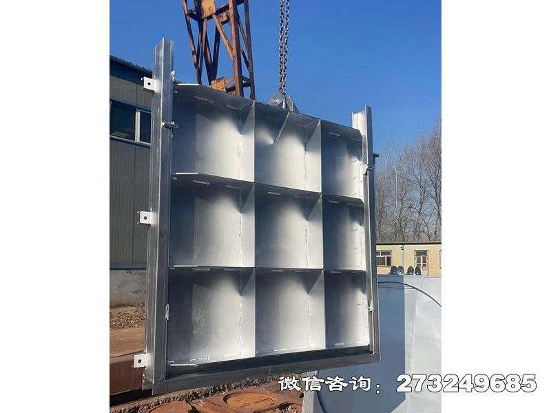 316L不锈钢平面防洪闸专为防洪工程设计，采用316L不锈钢材质耐酸碱腐蚀，适用于江河堤防、蓄滞洪区。平面结构设计支持液压驱动或电动启闭，适配宽度2.0-8.0m、高度2.0-10.0m的河道，抵御高水头压力。产品密封性优异，可快速闭合拦截洪水。厂家提供按图定制、防洪安全校核及安装调试服务，支持抗冲击结构优化，保障防洪系统安全可靠。