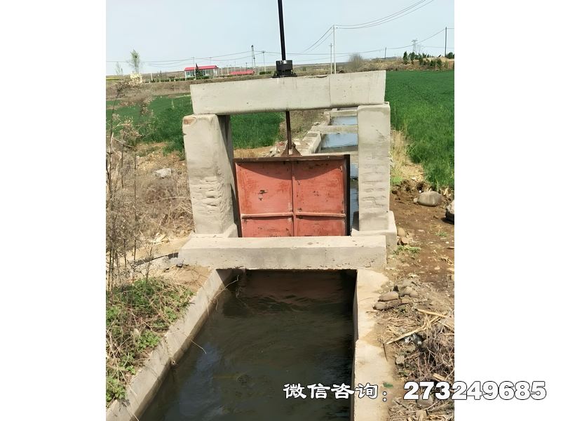 防洪河道闸是江河堤防的核心防洪设施，由水务局、防汛指挥部及河道管理处采用。通过自动化控制系统实现洪水调度，闸体采用高强度钢材制造，可抵御高水头压力。下游连接段设置长距离消能工，确保大流量泄洪安全。适用于蓄滞洪区分洪、河道洪水调控等场景，显著提升区域防洪能力。防洪河道闸价格电话微信联系厂家。